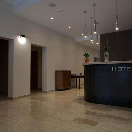 Onorati Hotel Priverno Экстерьер фото